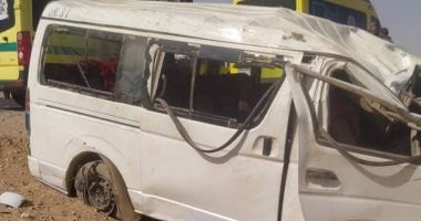 إصابة 6 أشخاص إثر انقلاب ميكروباص بطريق السويس الصحراوى