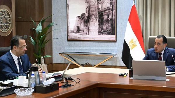 مصر تستهدف إنتاج 15 مليون محمول سنويًا وجذب استثمارات جديدة للتعهيد.. نواب: إقامة المشروعات يسهم في زيادة مصادر العملة الأجنبية