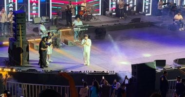 حميد الشاعرى يقدم باقة من أروع أغانيه على خشبة المسرح الروماني بمارينا