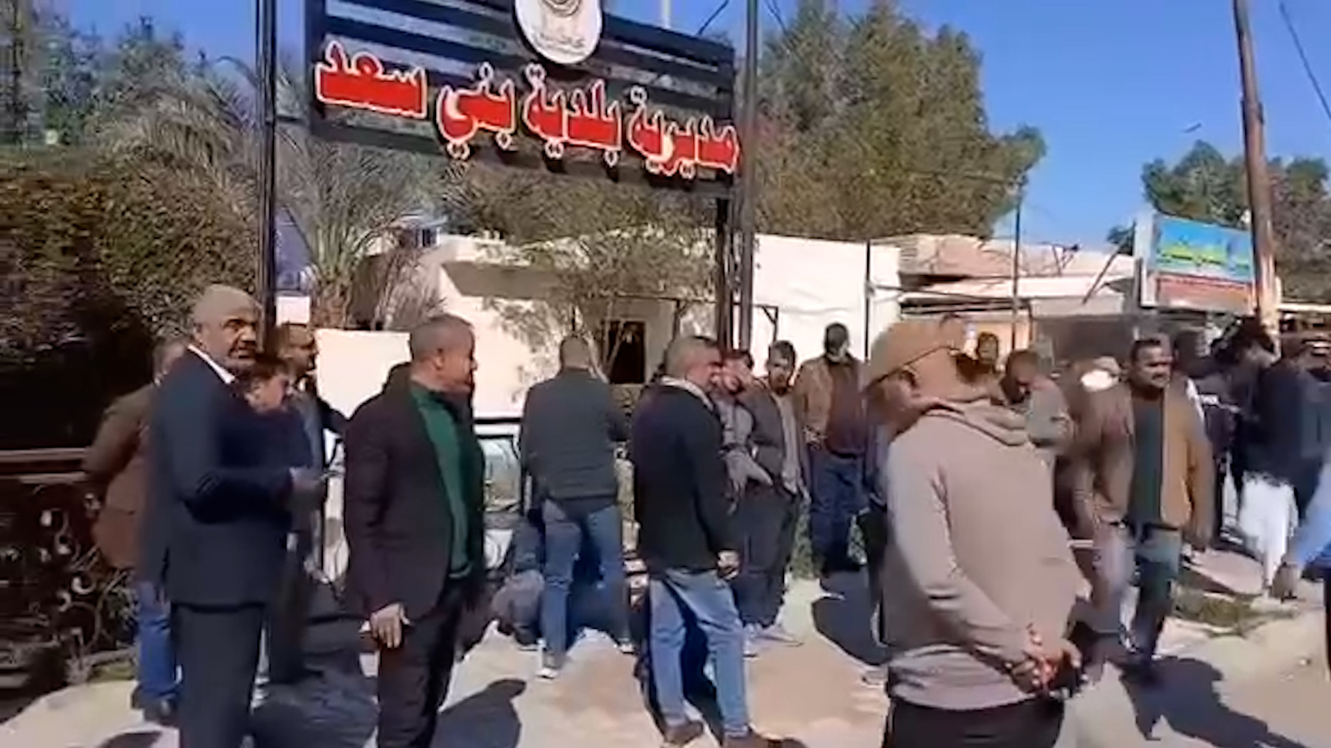 موظف بلدية ديالى أصبح يتقاضى 80 ألف بسبب نقص السيولة! إضراب عن العمل