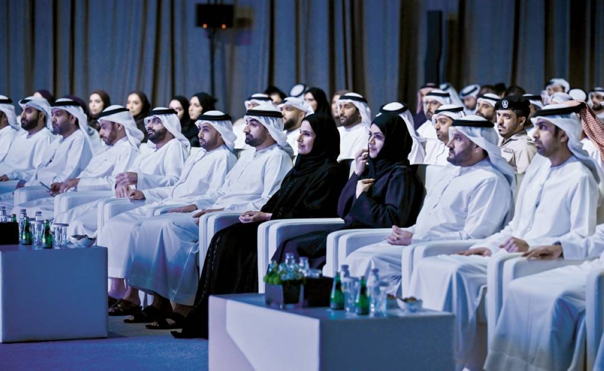 بحث تكامل جهود دوائر الشارقة رقمياً لتحسين الخدمات