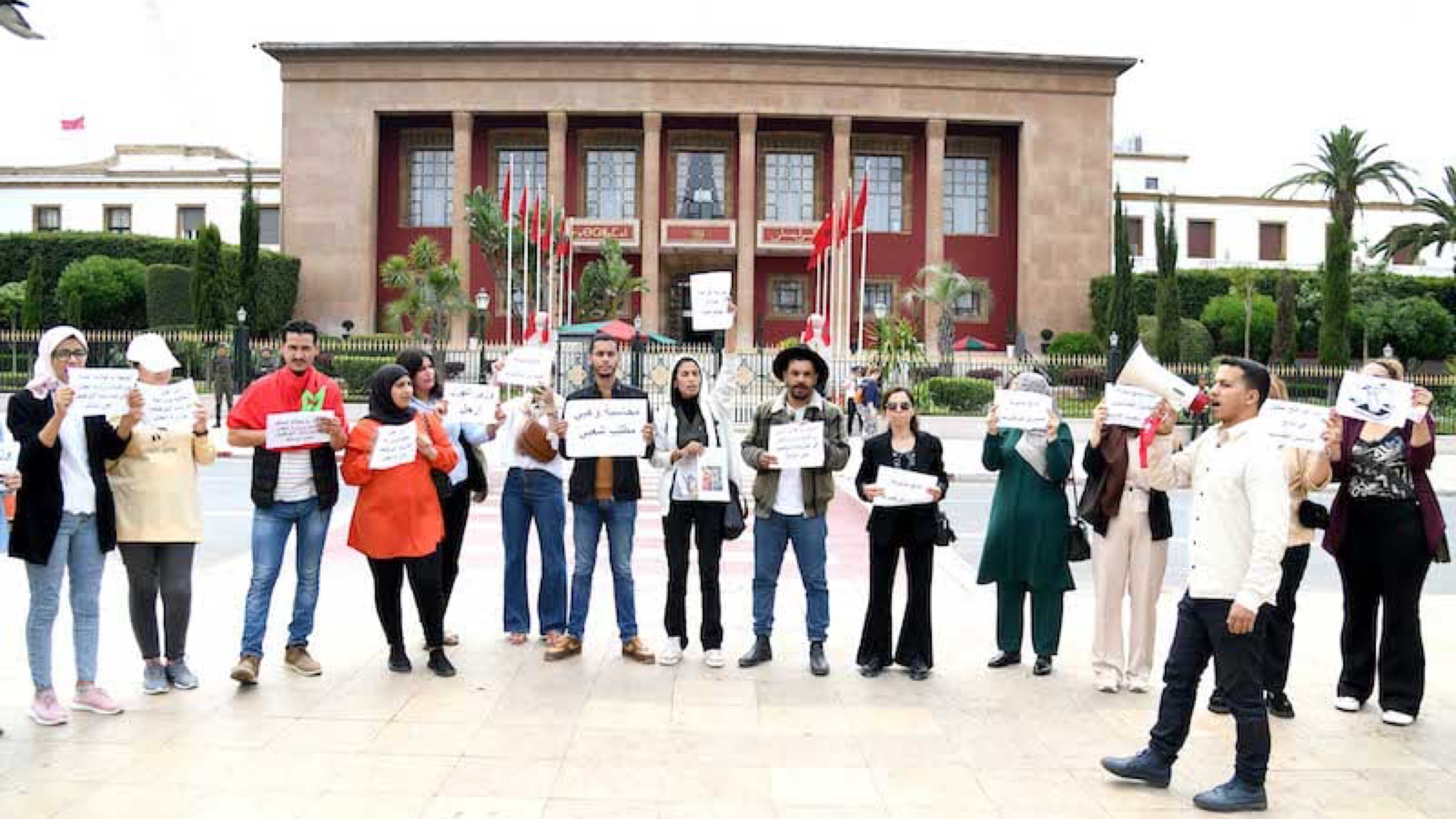 “ضحايا امتحان المحاماة” و”خريجي القانون” و”مرسبي المنتدبين القضائيين “.. تنسيق ثلاثي يعلن التعبئة للاحتجاج أمام البرلمان