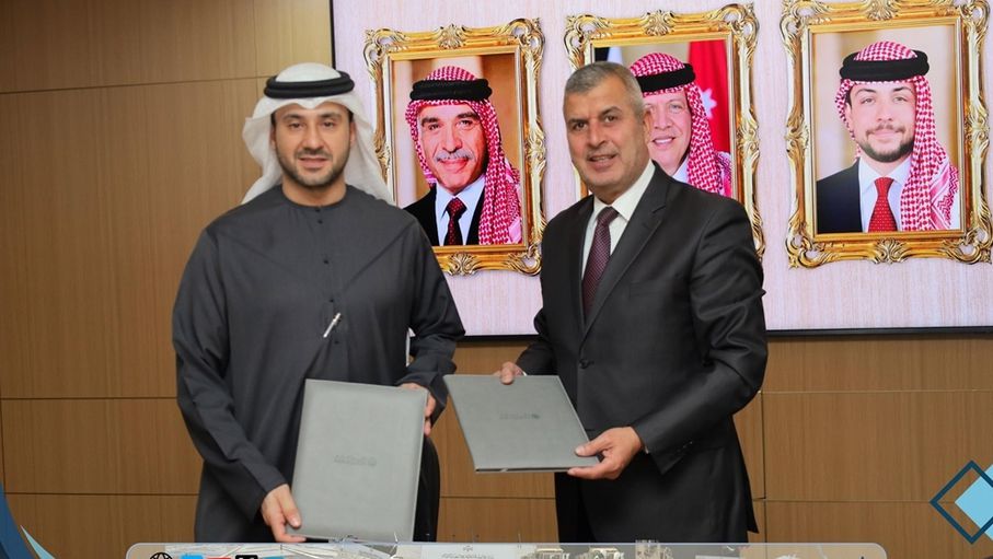 الطاقة توقّع اتفاقية لإنشاء مشروع طاقة رياح في معان بتمويل إماراتي