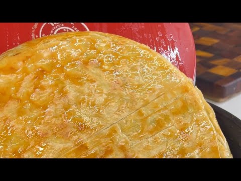 This is the most delicious pan-fried phyllo pastry ever! A genius recipe 😋 with a filling of Roma...