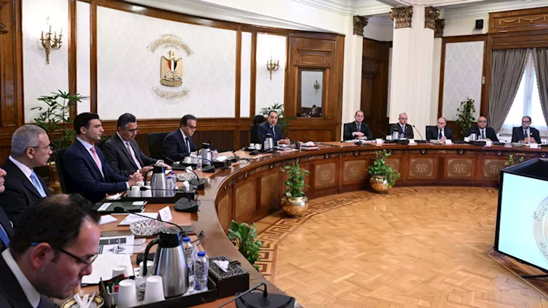 الحكومة تبحث تمويل المرحلة الثانية من التأمين الصحي الشامل وتعديلات ال
