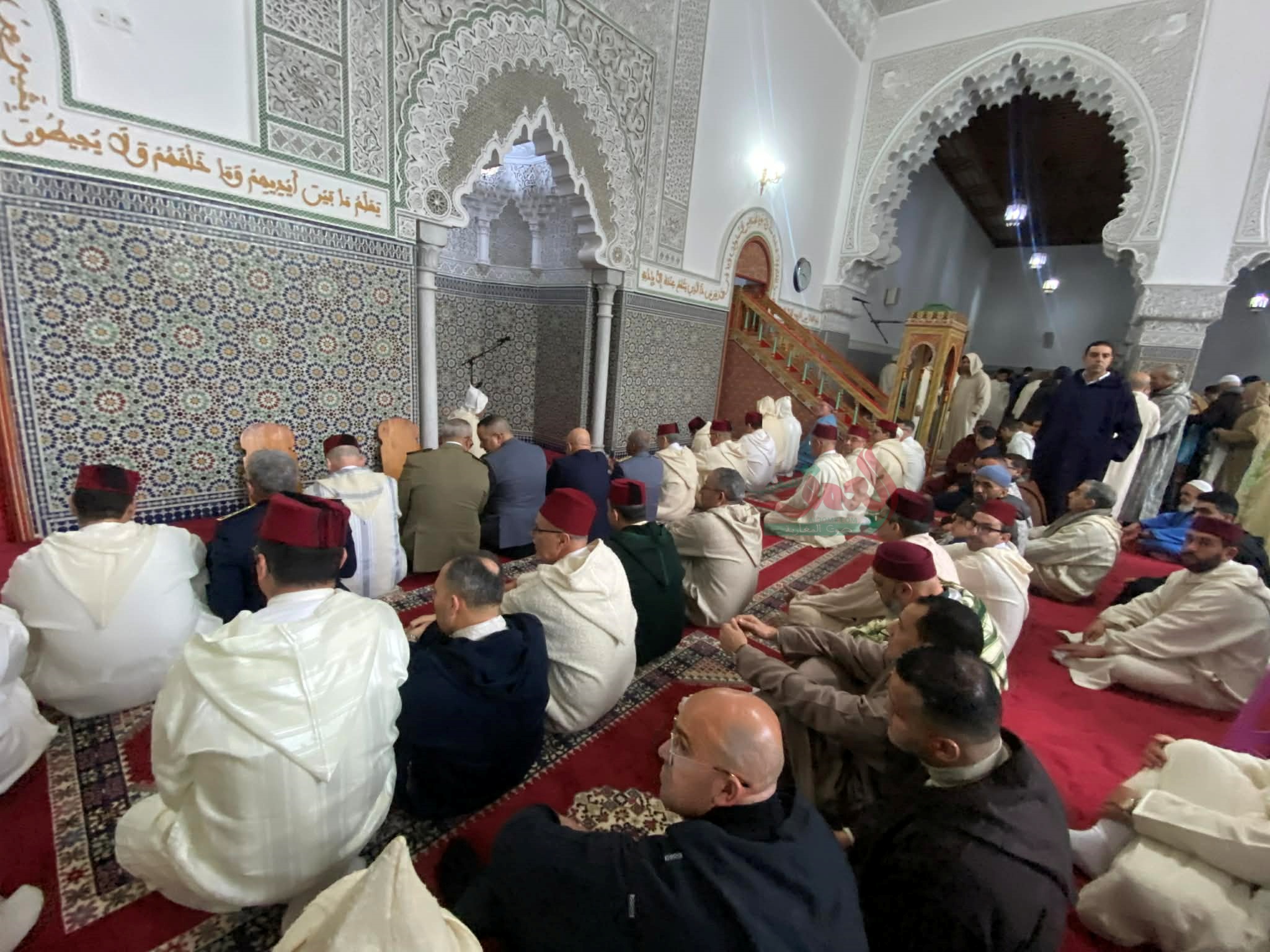عيد تحت الأمطار بتطوان.. ملابس تقليدية ومساجد مكتظة وأجواء فرح تتحدى الطقس