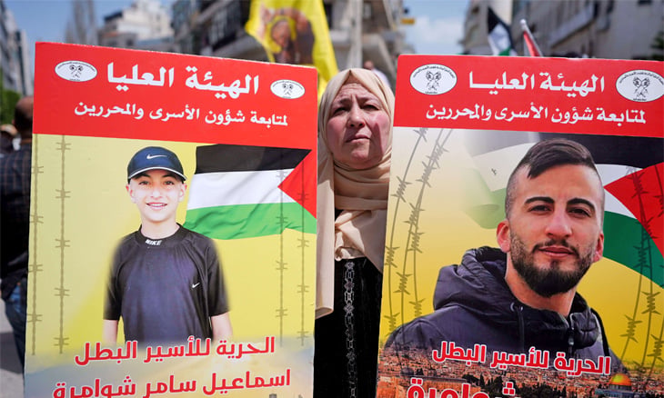 إدارة «سجن النقب» تعاقب الأسرى بإبقائهم تحت أشعة الشمس الحارقة 6 ساعات