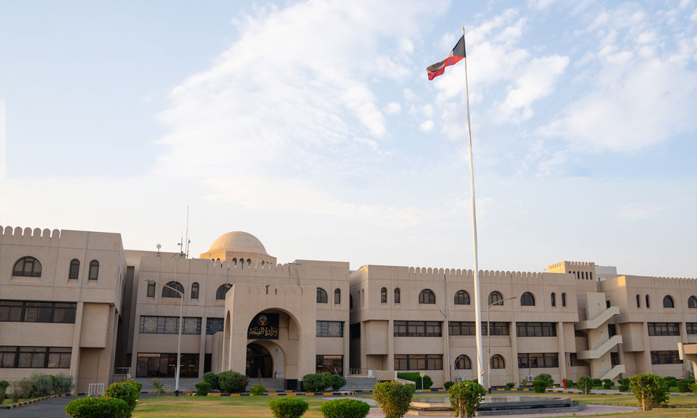 الصحة: اصابة اثنين من منتسبي الطوارئ الطبية إثر سقوط شظايا في مقر عملهما بأحد مراكز الإسعاف