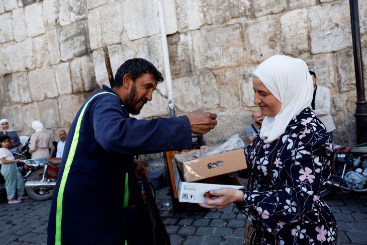 عيد الأضحى في سوريا: ازدحام في الأسواق … والوضع المعيشي يغيّر الطقوس