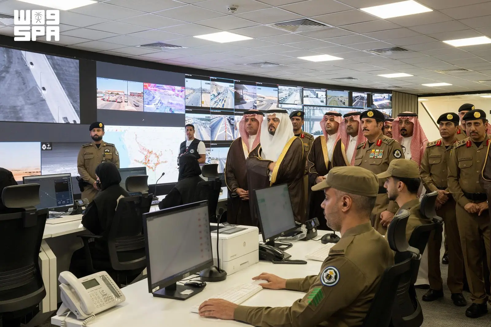 سعود بن مشعل يقف ميدانيًا على جاهزية المرافق بالمشاعر المقدسة
