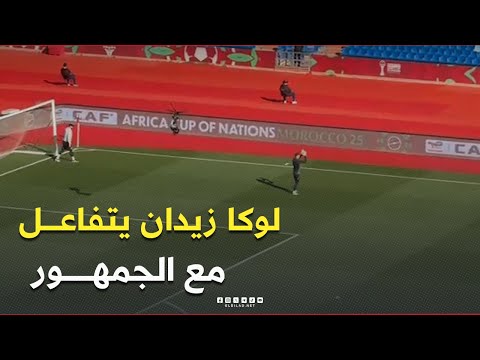 #شاهد.. أنصار #المنتخب_الوطني يتفاعلون مع عملية الإحماء الخاصة بالحارس #زيدان