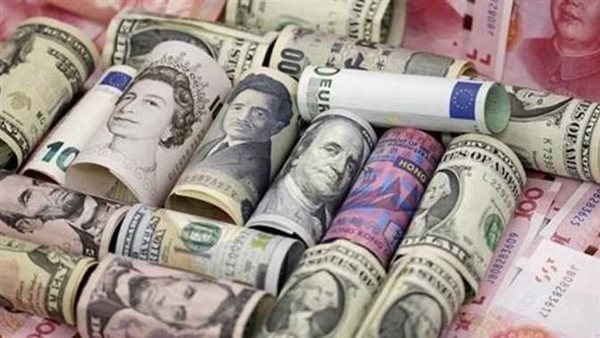 الأعياد تُشعل سوق العملات.. هل يقفز الدولار أم يلتقط أنفاسه؟