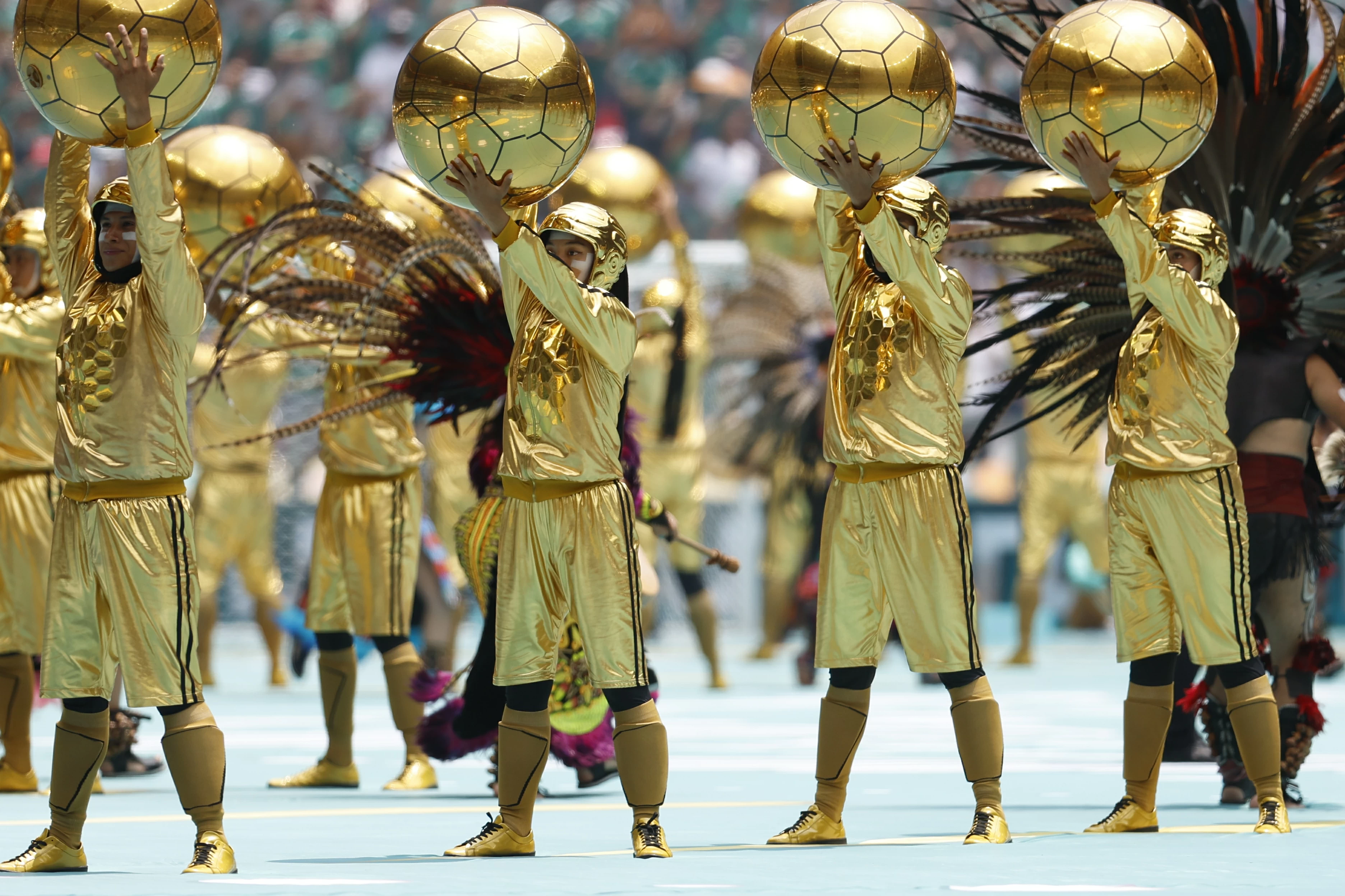 على أنغام أغنية «داي داي».. شاكيرا وبورنا يشعلان حفل افتتاح كأس العالم 2026
