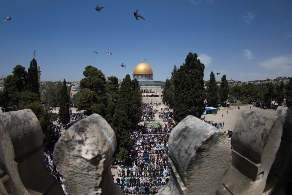 اليوم: فتح الأماكن المقدسة في القدس
