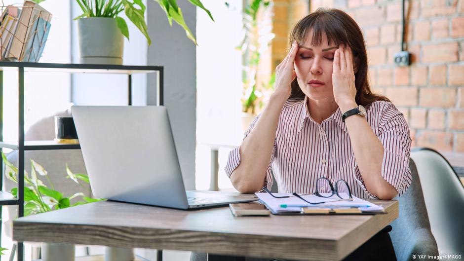 مع التقدم في السن.. هذه الغدة قد تفسر شعورك بالإرهاق