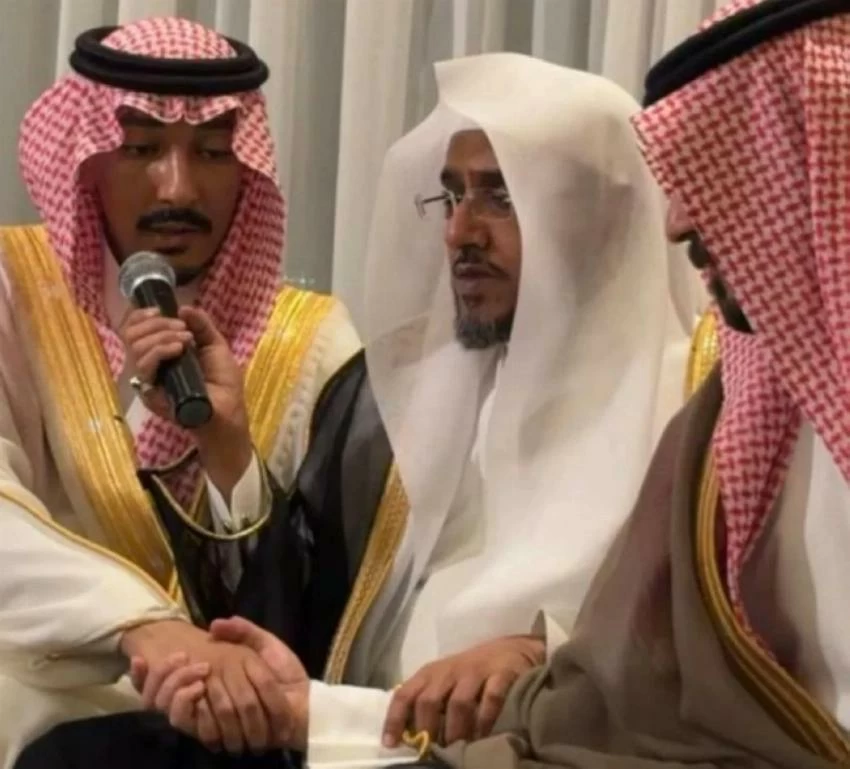 محمد عبده يُهدي نجله بدر أغنية من ألحانه وغنائه بمناسبة زواجه