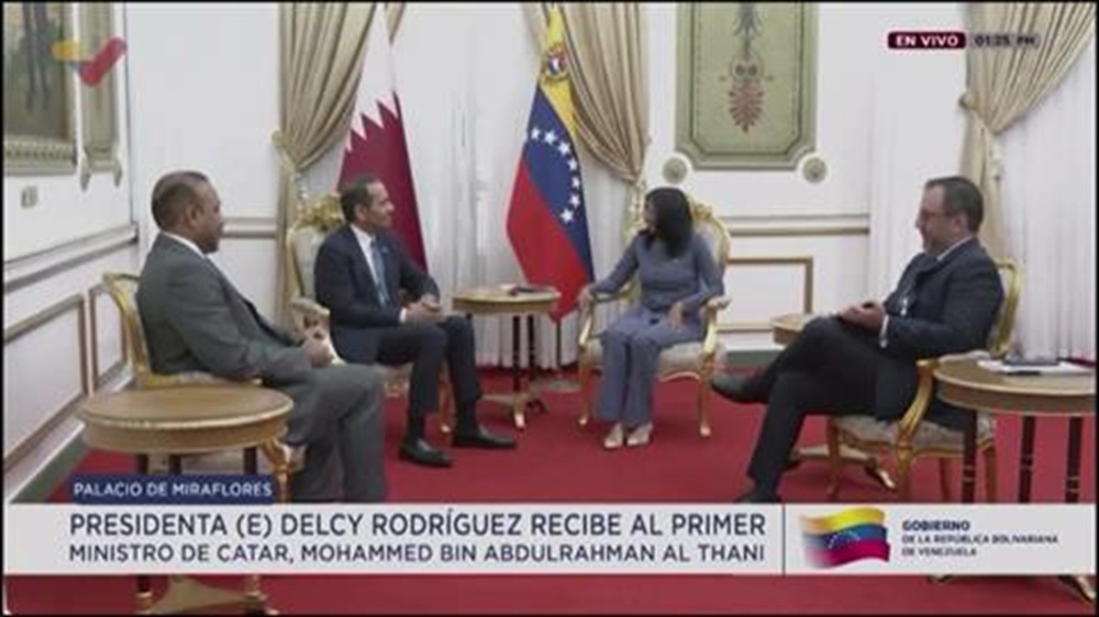 الرئيسة الفنزويلية المؤقتة تستقبل رئيس الوزراء القطري في كاراكاس
