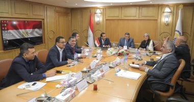 محافظ قنا يناقش مع النواب مطالب المواطنين وأبرز الملفات التنموية