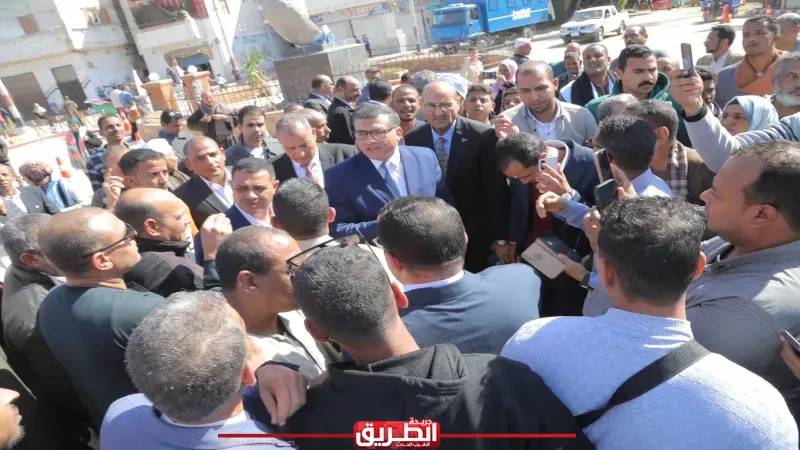 محافظ قنا يستمع لمطالب المواطنين بـ”البارود” ويوجه برفع كفاءة الخدمات