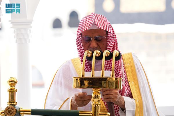 إمام الحرم المكي: تقوى الله زاد النجاة والتحذير من فتن الإشاعات