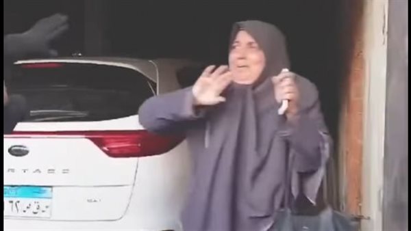 فيديو سيدة تعتدي على والدتها في الابراهيمية بالإسكندرية يثير الغضب