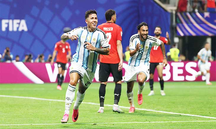«ظلم» تحكيمي في مباراة الأرجنتين يشعل غضبا مصرياً