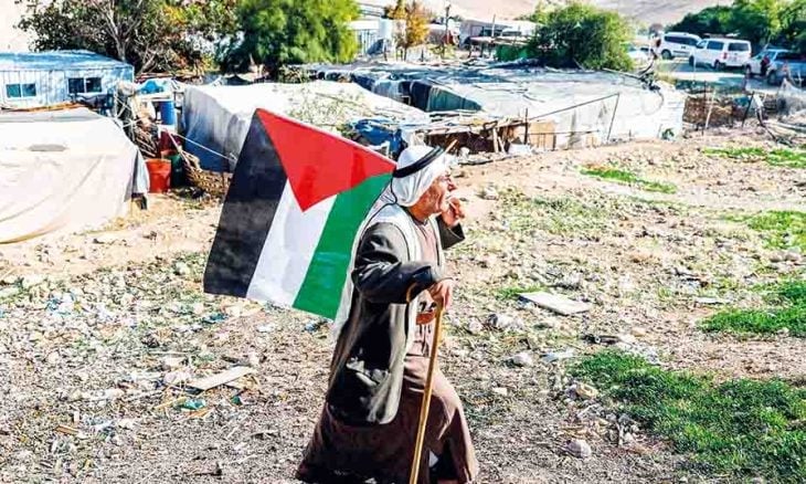 إسرائيل تخطط لبناء حي مكتظ في “منطقة إي 1” لتجميع البدو الفلسطينيين.. وجمعيات حقوقية