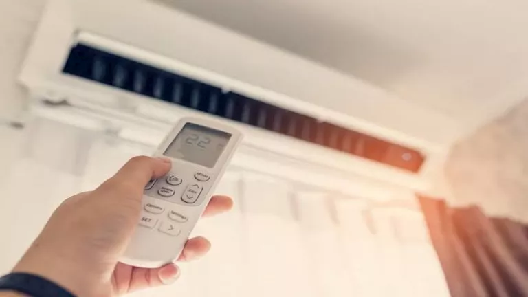 عادة خاطئة أثناء تشغيل التكييف تسبب الصداع والإرهاق