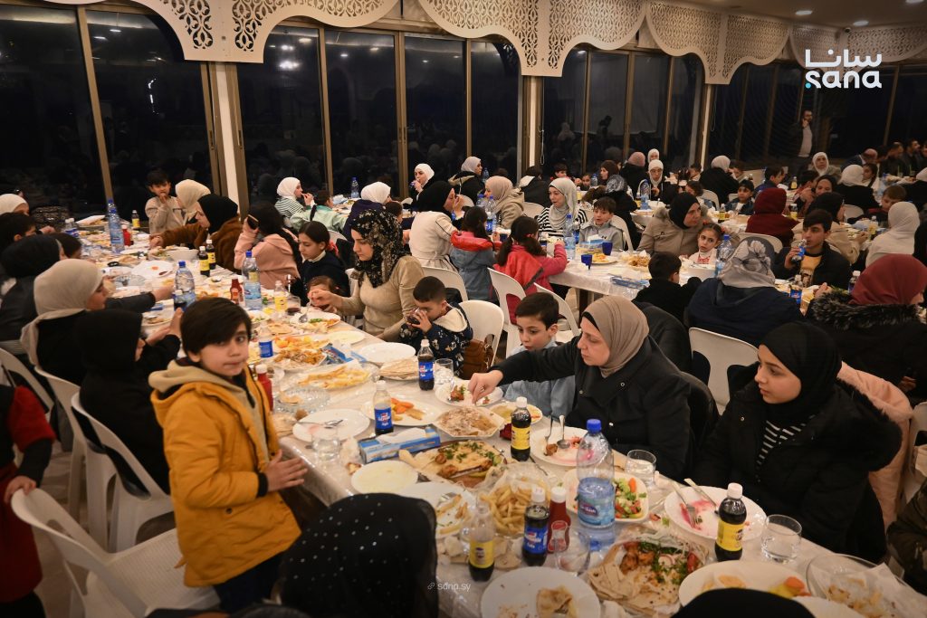 محافظة اللاذقية ومؤسسة “بسمة أمل” تنظمان إفطاراً جماعياً لـ 200 طفل من الأيتام