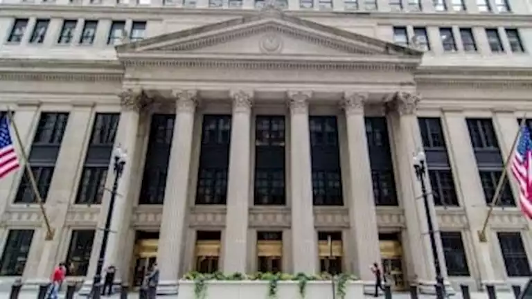 التحقيقات الفيدرالي يفتح تحقيقًا مع مسؤول أمني أمريكي استقال بسبب الح