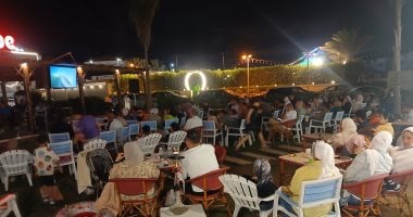 ترقب الجماهير في دمياط أثناء متابعة مباراة الفراعنة وبلجيكا بالمنديال