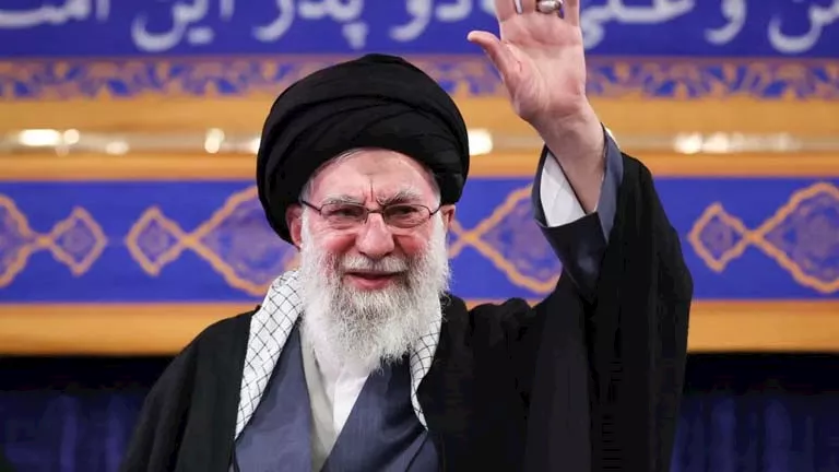 هل سيتم تأجيل اختيار المرشد الإيراني الجديد إلى بعد تشييع جثمان خامنئي