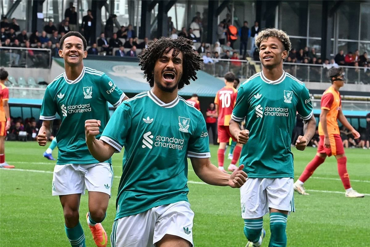 ريال مدريد يقدم عرضاً تاريخياً لضم ألفاريز