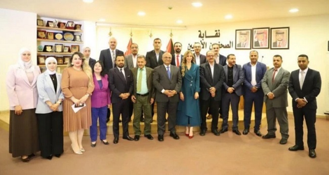 14 صحفية وصحفيا يؤدون القسم القانوني