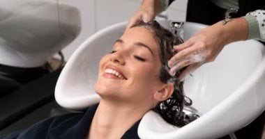 فى صالونات التجميل والخروجات.. كيف تحمى نفسك من العدوى الجلدية بأيام العيد
