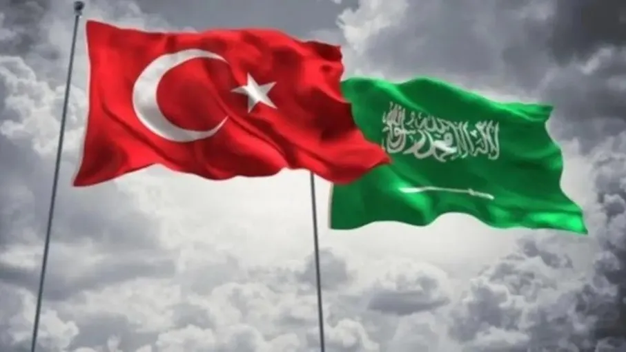 تركيا والسعودية توقعان اتفاقا لإحياء "خط الحجاز" وتخفيف الاعتماد على مضيق هرمز