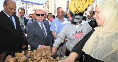 محافظ الغربية يتفقد سوق اليوم الواحد بسبرباي مركز طنطا