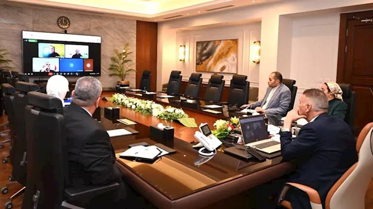 محافظ جنوب سيناء يبحث مشروع حماية الطيور المهاجرة والنادرة (صور)