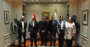وزير التعليم العالى ومجدى يعقوب يناقشان تعزيز التعاون لدعم الرعاية الصحية