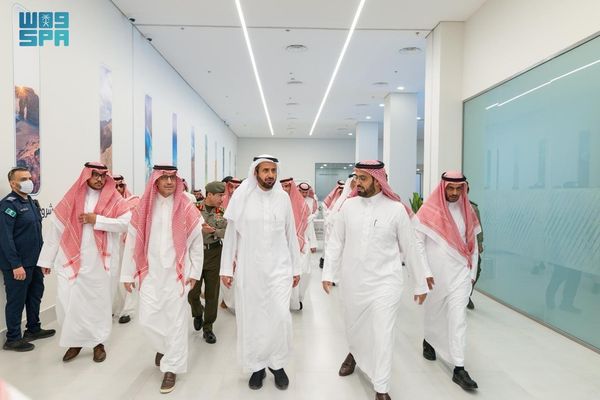 وزير الحج والعمرة يتفقد الاستعدادات الجارية لاستقبال ضيوف الرحمن في منفذ الحديثة