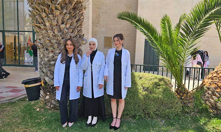 60% من خريجي كلية الطب في جامعة النجاح الوطنية في نابلس نساء