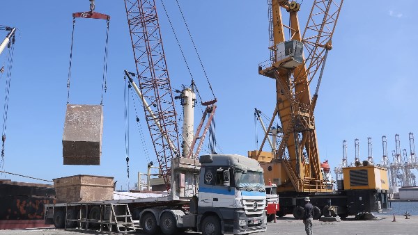 ميناء دمياط يواصل انتظام حركة التشغيل بكفاءة ثالث أيام عيد الأضحى