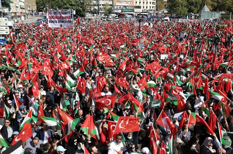 واشنطن بوست: تقلب سياسات الولايات المتحدة وتنمر إسرائيل يجبران تركيا على البحث عن “ملكية إقليمية”