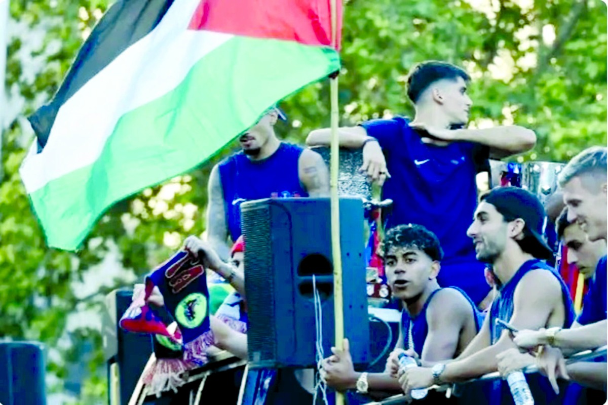 ‫ إشادات في إسبانيا باحتفاله وانتقادات من الإعلام العبري.. لامين جمال بالعلم الفلسطيني يتصدر عناوين المواقع الكبرى