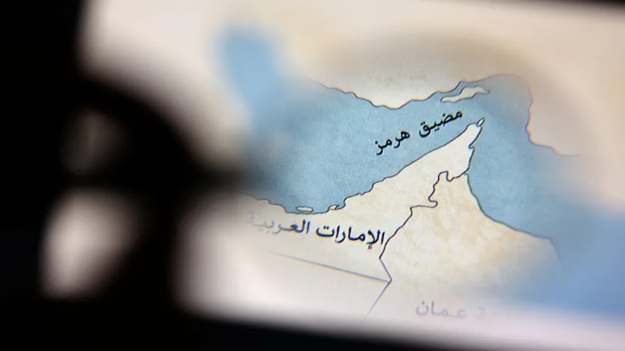 بيزشكيان يتعهد بتسهيل مرور السفن اليابانية عبر مضيق هرمز