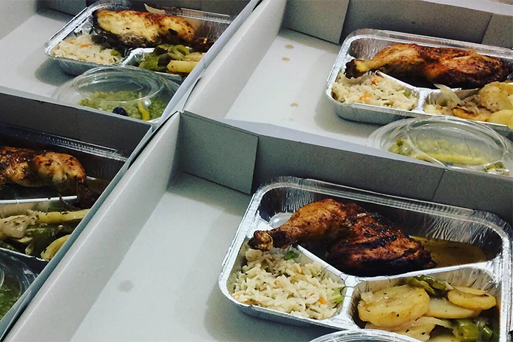 سيدات يحوّلن مطابخ البيوت إلى "مؤسسات" مصغرة