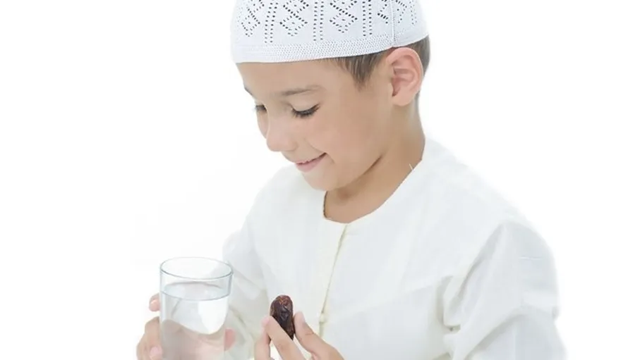 تربويون: رمضان يعزز سلوك الأطفال بين روح التقليد وتحمل المسؤولية