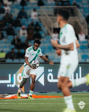 الأهلي يعود بنقاط الرياض وصدارة روشن