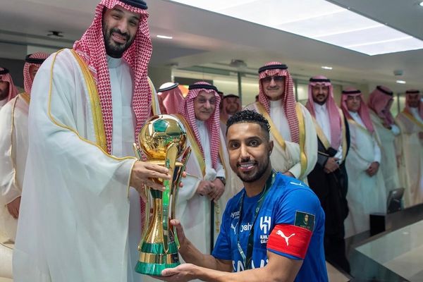 الهلال يلفت أنظار العالم.. إشادة أوروبية واسعة بعد التتويج