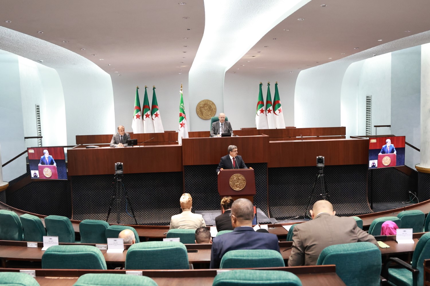 وزير الاتصال يبرز أهمية تعزيز الفضاءات الإعلامية الوطنية في مواجهة حملات التضليل
